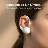 Auriculares deportivos anti-caída en uso durante el entrenamiento